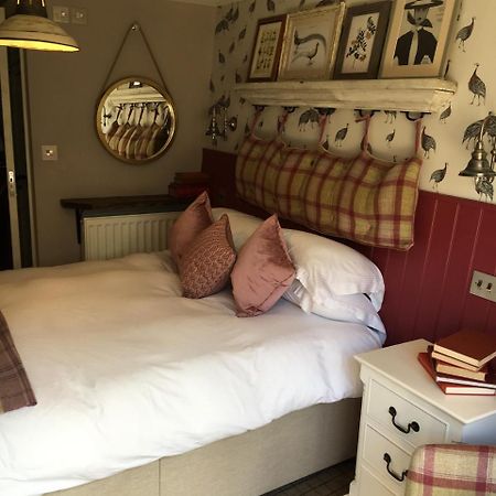 The Golden Pheasant Hotel Burford Exterior foto